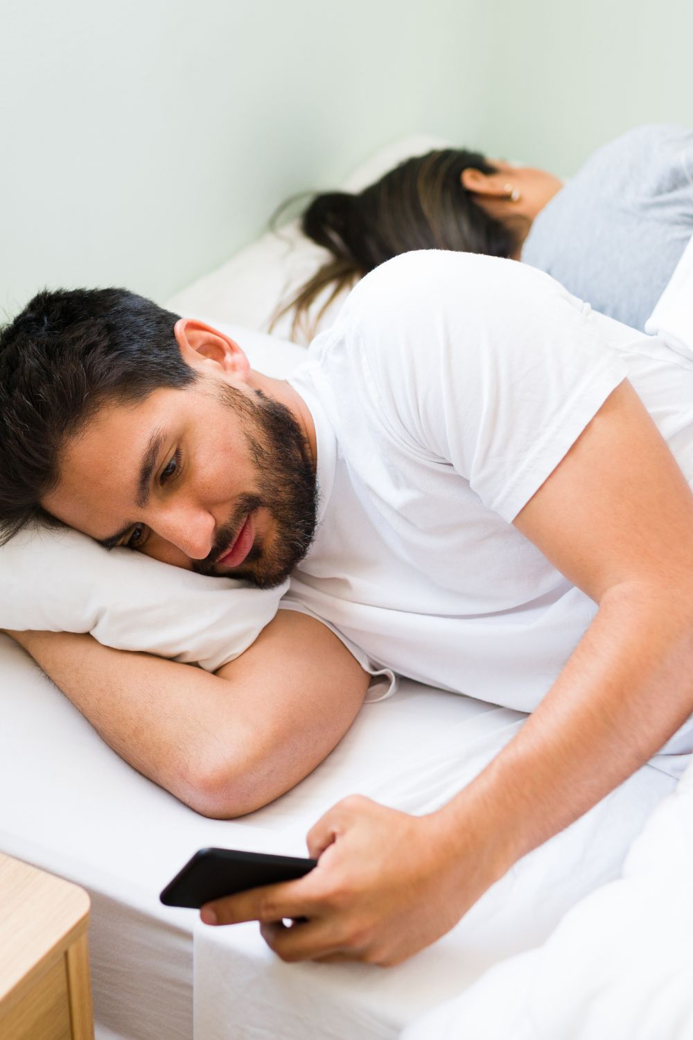 Signs your husband is sexting another woman