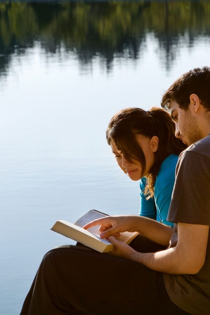 People Who Never Worry About Bills Have These 10 Money Habits